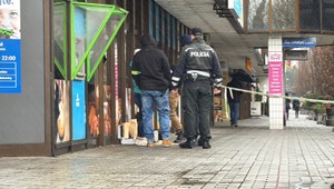 Prišli na kolobežkách, odišli naprázdno. Nočný útok na bankomat prekazila polícia