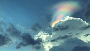 Na oblohe sa zjavila ohnivá dúha. Niektorí si mysleli, že je to UFO