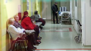 Chrípka ešte zosilnie. Už teraz obmedzuje prevádzku pôšt i verejnej dopravy