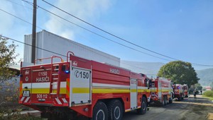 Na diaľnici sa zrazili 2 autá. Zranená je jedna osoba