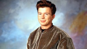Prvý hit mu priniesol veľkú slávu a bohatstvo: Ako dnes vyzerá spevák Rick Astley?