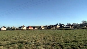 Dopravný policajt mal pytliačiť. Strieľal sto metrov od domov