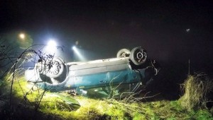 Jaro (16) ukradol svojej tete auto, zaparkoval 10 metrov pod cestou