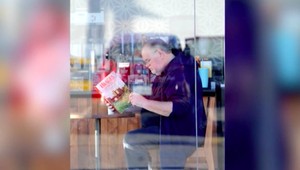 Musím ísť na operáciu. Na svadbu neprídem, potvrdil Thomas Markle