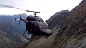 Sprievodca zostal medzi skalami. Záchranárom pomáhala aj letka ministerstva