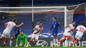 Premier League prehodnocuje platené prenosy. Toto hovoria čísla