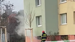 V hlavnom meste horeli pivnice výškového paneláka. Z bytov museli evakuovať vydesených ľudí