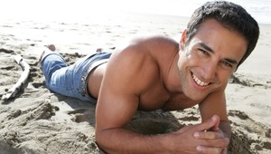 Muži pozor! Plastika pŕs zabíja, škodlivé aj implantáty semenníkov