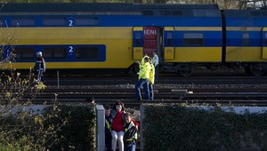 V Amsterdame sa zrazil osobný vlak s rýchlikom, 125 zranených