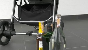 Fľaše alkoholu skryl do kočíka. Krádež mužovi nevyšla tak, ako si predstavoval