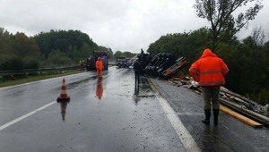 Kamionista havaroval pri Ružomberku. Časť diaľnice úplne uzavreli