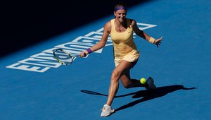 Azarenková so šancou na obhajobu, Na Li zaskočila Šarapovovú