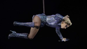 Lady Gaga predviedla na Superbowle dychberúcu šou
