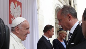 Andrej Kiska v Poľsku. Navštívil pútnikov a pozval pápeža na Slovensko