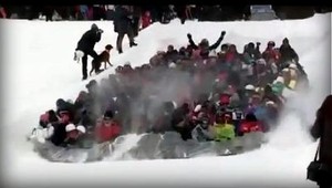 VIDEO. Rekordná sánkovačka. 510 ľudí na jedinom igelite