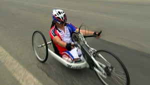 Spojili sily a sadli na bicykle. Húževnatí handbikeri