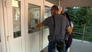 Sadla si za volant opitá a spôsobila nehodu, pri ktorej zomrel otec troch detí. Obvinená Jana sa postavila pred sudcu