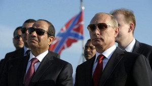 Putin trpel počas ruskej hymny v Egypte