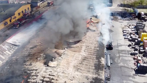 Rozsiahly požiar v Michalovciach zachvátil stavebniny. Majiteľovi vznikne obrovská škoda