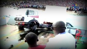 Nákladné auto vrazilo do ľudí. Zlyhali mu brzdy