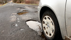 V Poľsku s výtlkmi bojujú rázne. Vymenia celú cestu