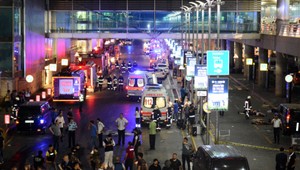 Dve explózie otriasli istanbulským letiskom, najmenej 41 ľudí neprežilo