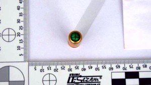 Muž, ktorý sa nábojom v obálke vyhrážal žene, sa postavil pred súd