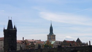 V Prahe spadla žena pod metro. Zrážku neprežila