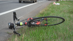 Vodič sa snažil uhnúť, no neúspešne. Cyklista narazil do auta na frekventovanej ceste