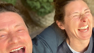 Spoznali by ste ho? Kuchársky sexsymbol výrazne zostarol, no úsmev mu z tváre nezmizol!