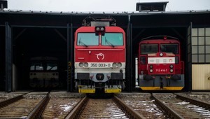 Žena sa snažila naskočiť do odchádzajúceho vlaku, dvere jej zachytili nohu. Kolos ju ťahal niekoľko metrov