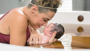 Tvrdili, že je v poriadku, ale ona cítila niečo iné: Po pôrode sa jej obavy potvrdili