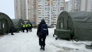 Bez kúrenia, svetla a vody: Obyvatelia Kyjeva prežívajú v mrazoch