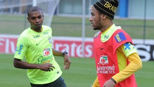 Neymar sa bavil, Fernandinho jeho fintu nestrávil a hviezda išla k zemi