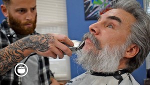 Po štyroch rokoch si oholil bradu: Pozrite sa, čo mal pod ňou