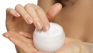 Úrady varujú pred nebezpečnou kozmetikou. Môže byť aj u nás