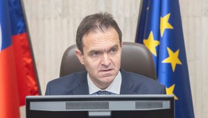 Vláda schválila formálny návrh vyrovnaného rozpočtu. Varuje ale pred jeho použitím