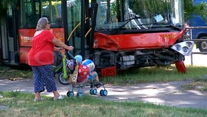 Vážne úrazy v MHD pribúdajú. Týmto miestam sa vyhýbajte!