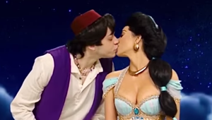 Ruka v ruke! Kim Kardashian a jej o 13 rokov mladší výstredný priateľ sa už neskrývajú!