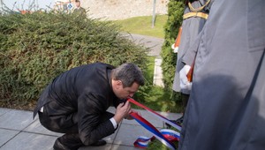 Danko lezie Rusom do plynovej rúry