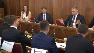 Ostrá výmena Fica a Šimečku na výbore: Slová o príživníckej rodine aj kradnutí