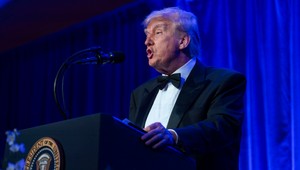 Nové vedenie Iránu žiada Spojené štáty o prímerie, tvrdí Trump