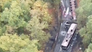 Pri zrážke autobusu a nákladiaka zomrelo 43 ľudí, medzi nimi aj chlapec (3)