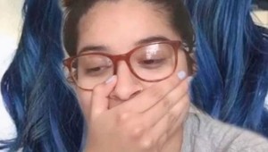 Túžila po trendy modrých vlasoch, z výsledku je zhrozená: Zaplatili by ste za takýto účes?