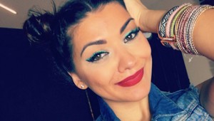 Páni, to je zadok! Sexi Mamba provokuje na opustenej pláži