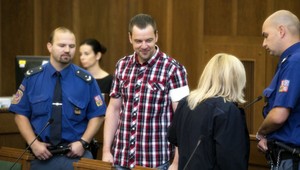 Petr Kramný si podľa svedkyne odfotil mŕtvu ženu a dcéru