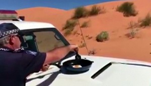 VIDEO: V Austrálii je tak teplo, že si môžete urobiť volské oko na kapote aute