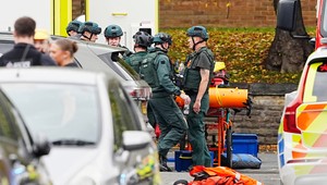 Útok pred synagógou si vyžiadal dve obete. Jednu z nich zrejme omylom zasiahla polícia