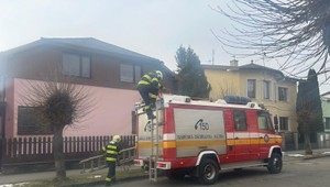 V bytovom dome vybuchla plynová bomba. Zasahuje polícia aj hasiči
