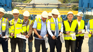 Most spojil brehy Dunaja a symbolicky aj ministrov. Doležal s Érsekom oslávili blížiace sa dokončenie obchvatu Bratislavy